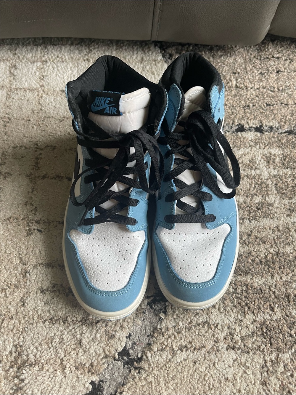 Nike Air Jordan 1 Retro High OG "University Blue"